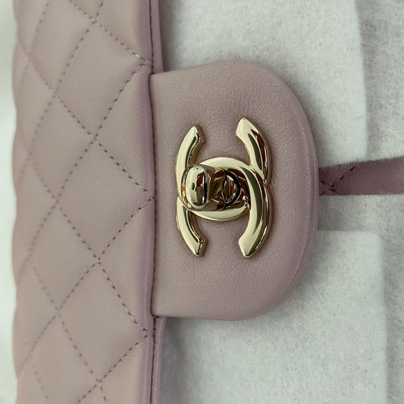 SOLD!!! CHANEL MEDIUM CLASSIC FLAP - Picture 4 of 12